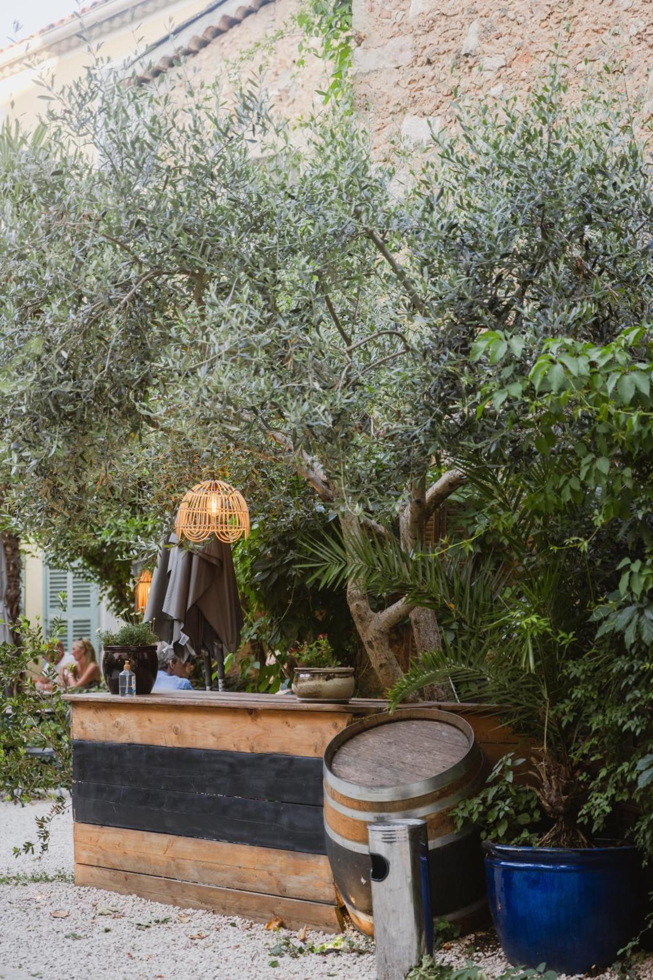 Auberge De La Tour โอปส์ ภายนอก รูปภาพ