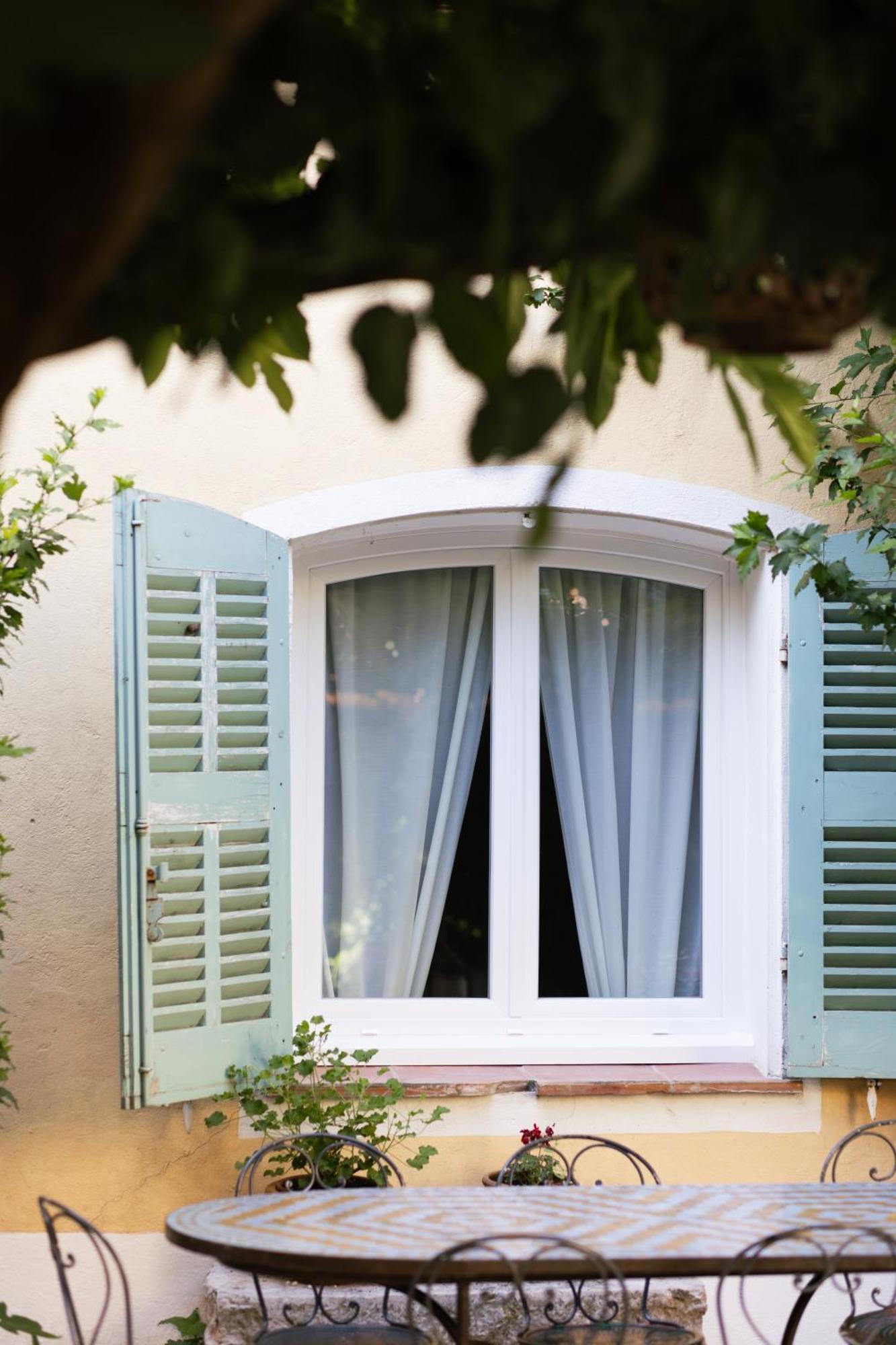 Auberge De La Tour โอปส์ ภายนอก รูปภาพ