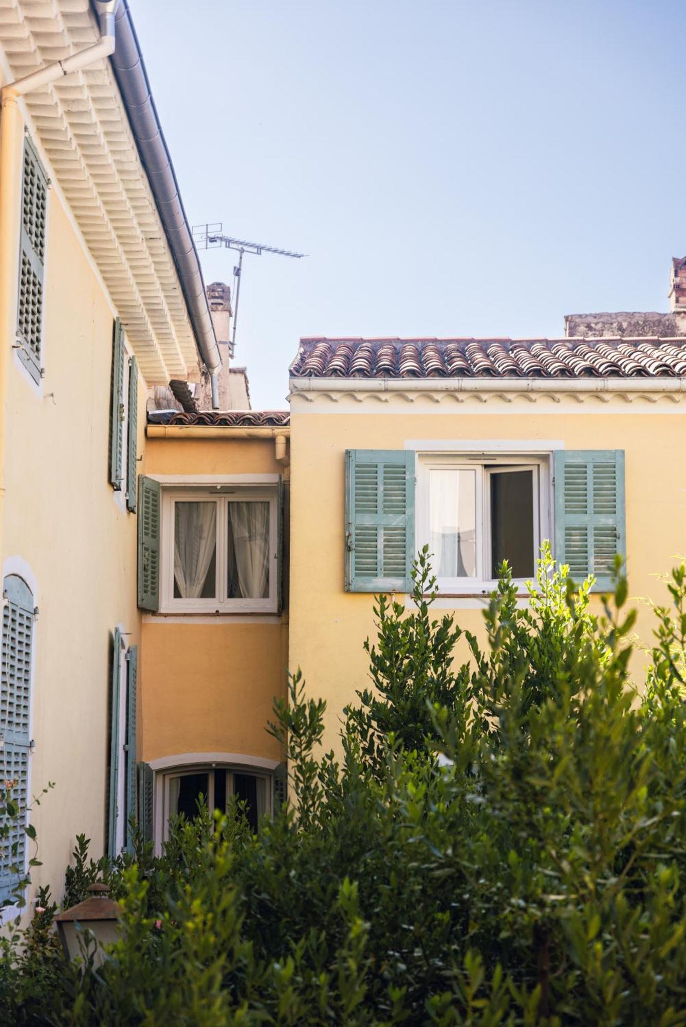 Auberge De La Tour โอปส์ ภายนอก รูปภาพ