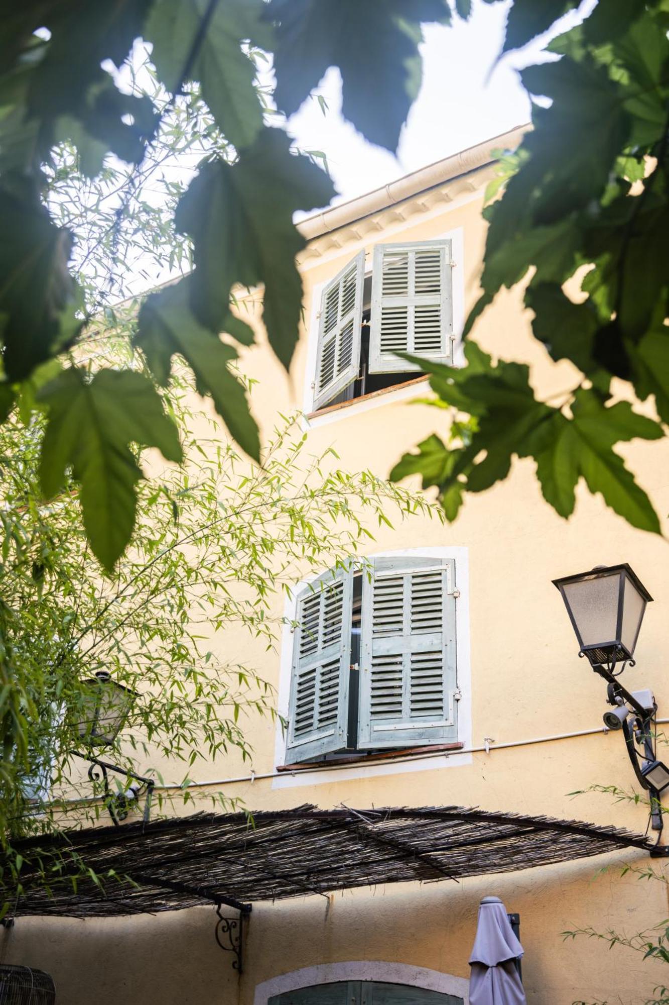 Auberge De La Tour โอปส์ ภายนอก รูปภาพ