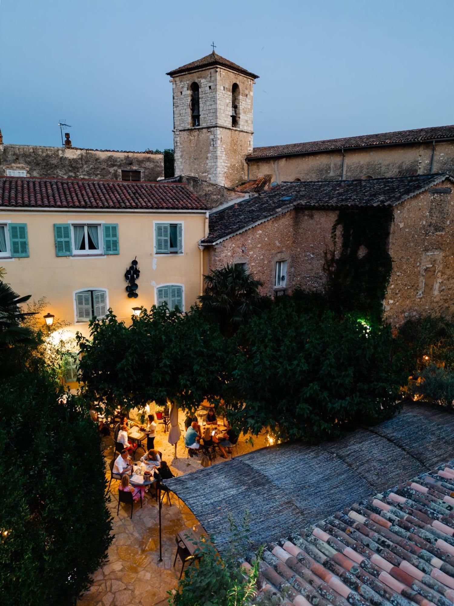 Auberge De La Tour โอปส์ ภายนอก รูปภาพ