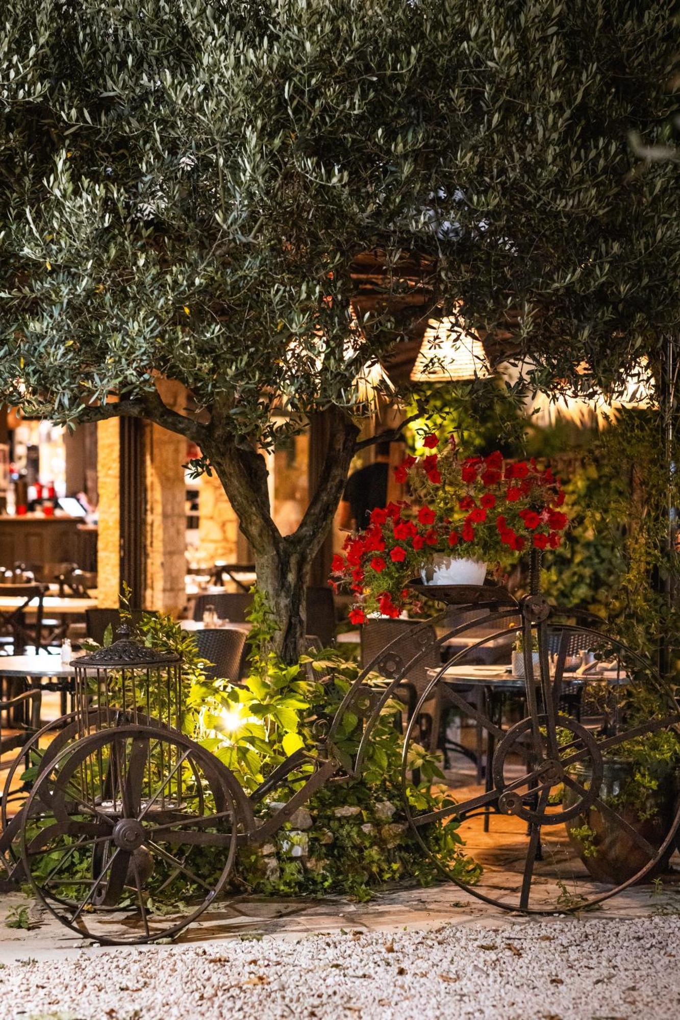 Auberge De La Tour โอปส์ ภายนอก รูปภาพ